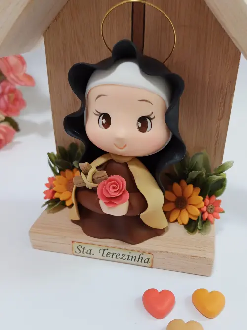 Santa Terezinha em Biscuit com Oratório de Madeira
