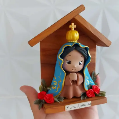Nossa Senhora Aparecida em Biscuit com Oratório de Madeira