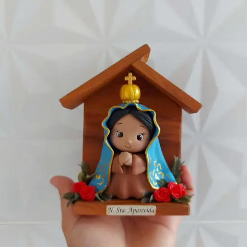 Nossa Senhora Aparecida em Biscuit com Oratório de Madeira
