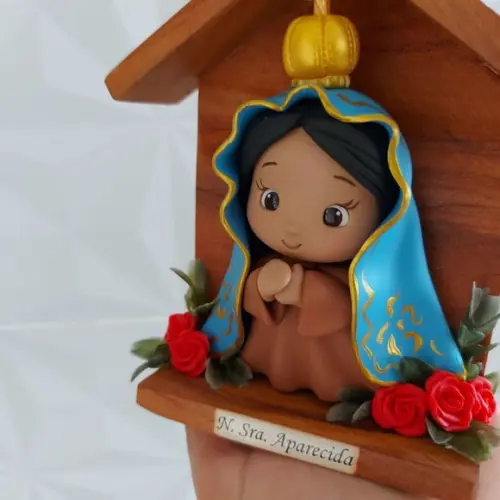 Nossa Senhora Aparecida em Biscuit com Oratório de Madeira