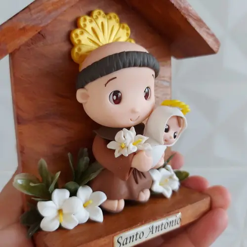 Santo Antônio em Biscuit na Capela de Madeira