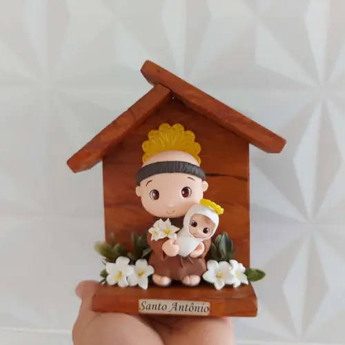 Santo Antônio em Biscuit na Capela de Madeira