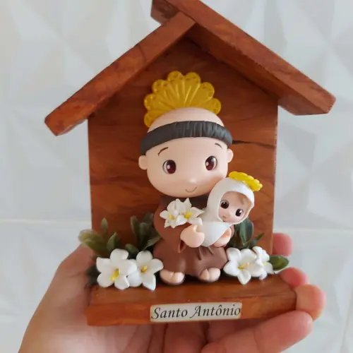 Santo Antônio em Biscuit na Capela de Madeira