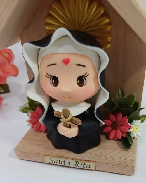 Santa Rita de Cássia em Biscuit com Oratório de Madeira