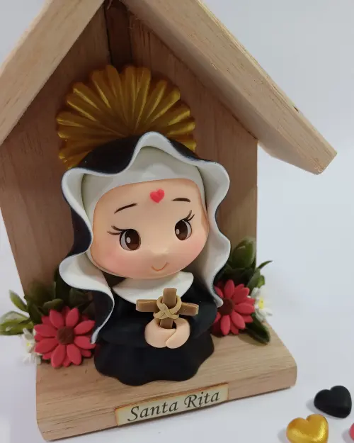 Santa Rita de Cássia em Biscuit com Oratório de Madeira