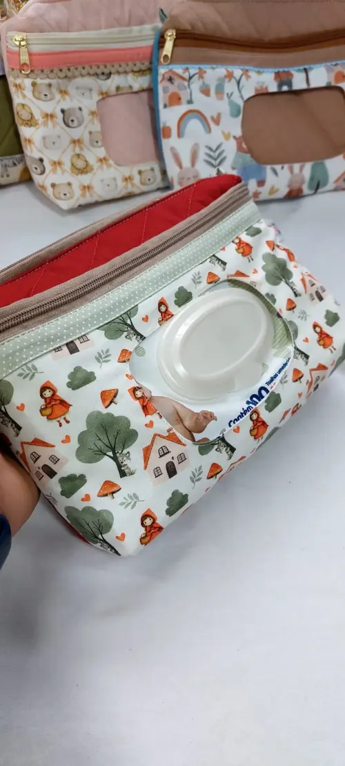Necesseire do bebê - Porta fraldas com bolso para lenço umedeci