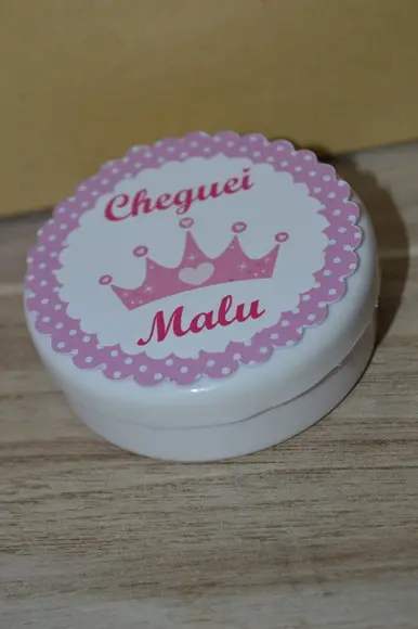 Latinhas com sabonetes de pezinhos