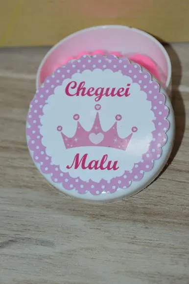 Latinhas com sabonetes de pezinhos