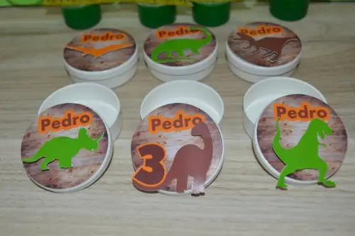 Latinhas tema Dinossauros