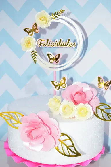 Topo de bolo com flores flutuante
