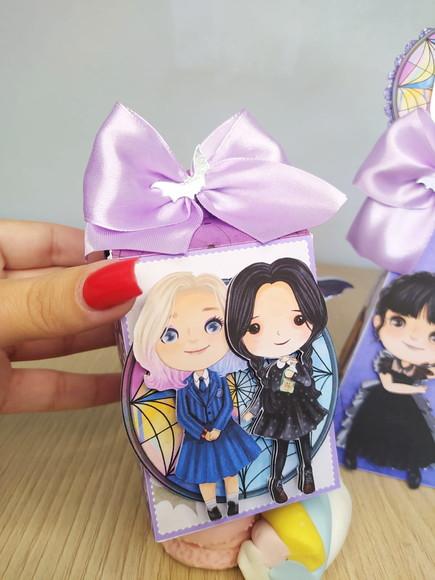 Kit 15 Personalizados - Wandinha Adams