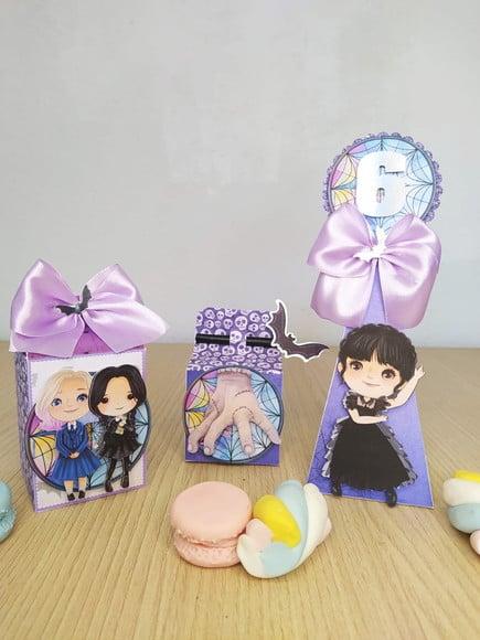 Kit 30 Personalizados - Wandinha Adams