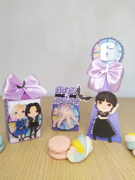 Kit 15 Personalizados - Wandinha Adams