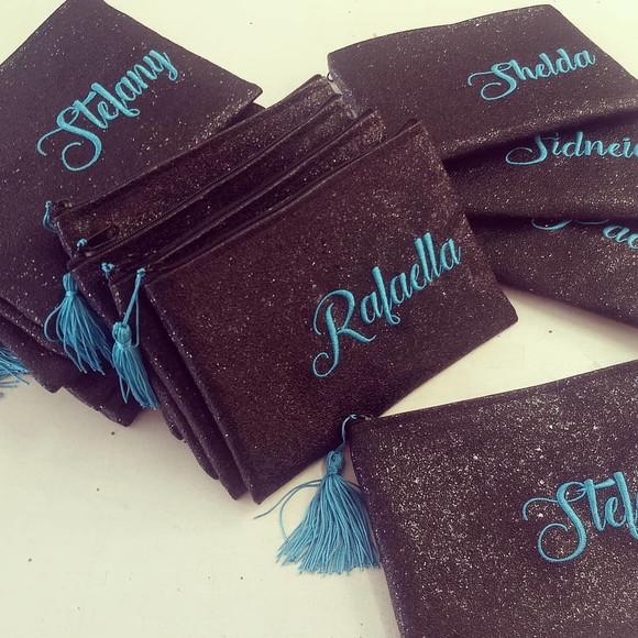 5 Robes e 3 Necessaires pedido Livia