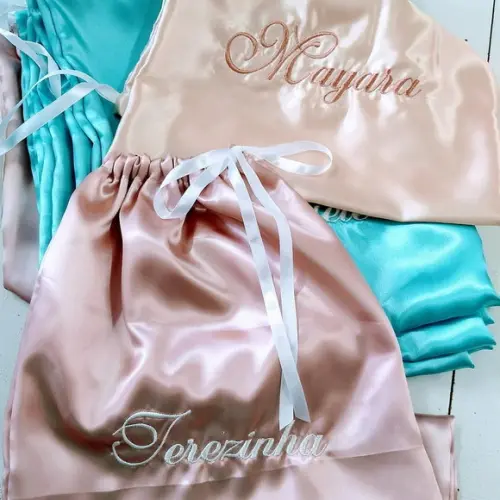 Saquinho de Cetim Bordado para Robe