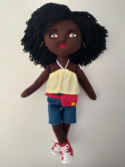 Boneca Negra em Feltro