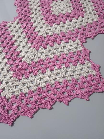 Trilho de Mesa Croche Losango Rosa com Cru - Pronta Entrega