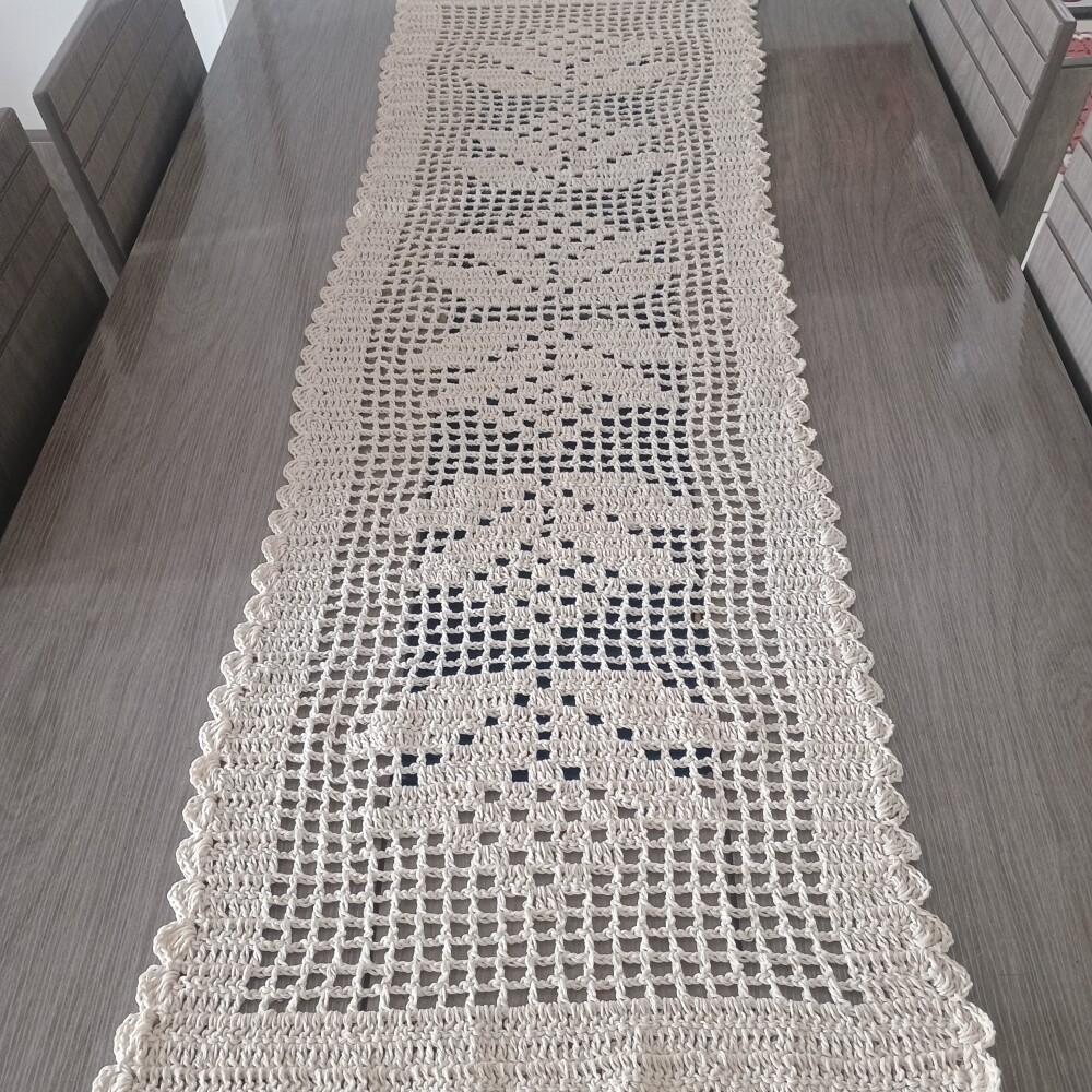 Caminho de Mesa em Crochê 140x40 cm de Barbante Ateliê Crocheta