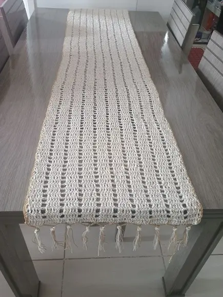 Caminho de Mesa de Crochê Elegance Cru- Ateliê Crochetando