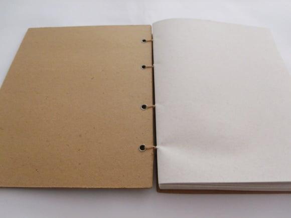 Agenda artesanal em papel couro