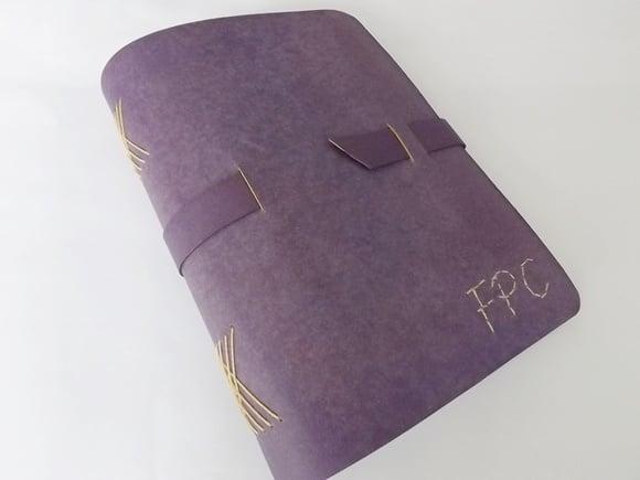 Agenda em recouro roxo personalizada