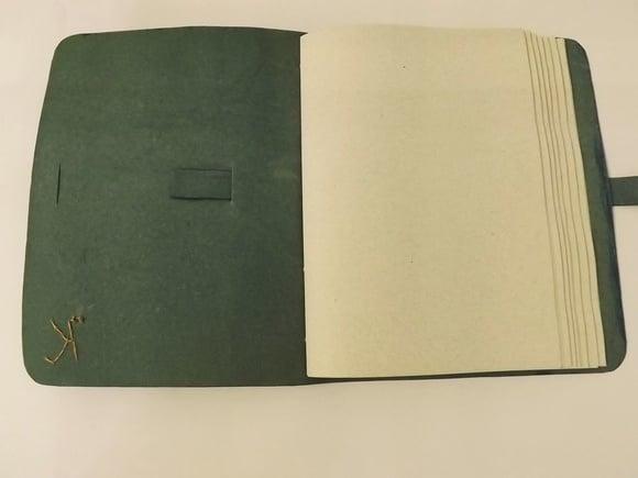 Agenda/caderno em recouro azul bordado