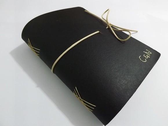 Agenda/caderno em recouro preto e bege