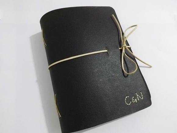 Agenda/caderno em recouro preto e bege