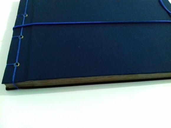 Álbum de fotos com folhas kraft e seda azul 40 pg.