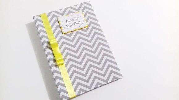 Diário de gravidez amarelo/cinza chevron
