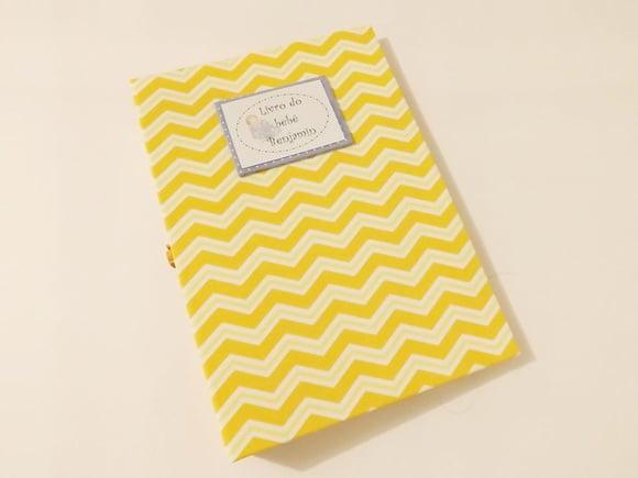 Livro/Diário do bebê amarelo unissex