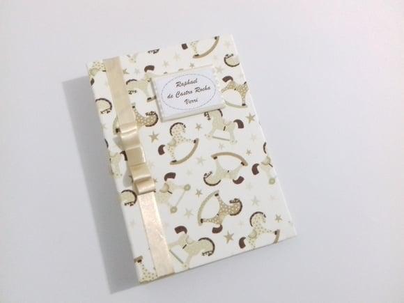 Livro/Diário do bebê bege cavalinho