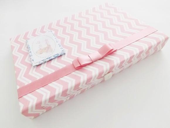 Livro/Diário do bebê rosa chevron menina