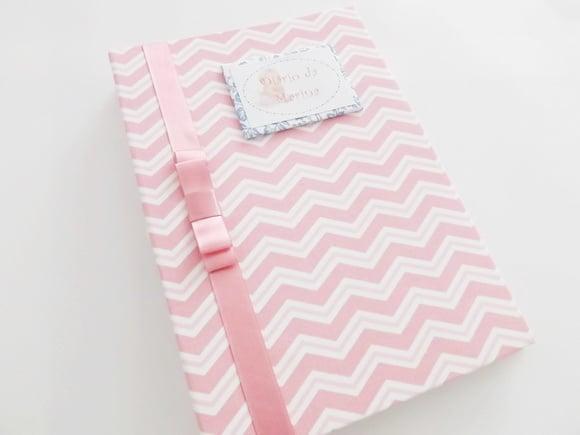 Livro/Diário do bebê rosa chevron menina