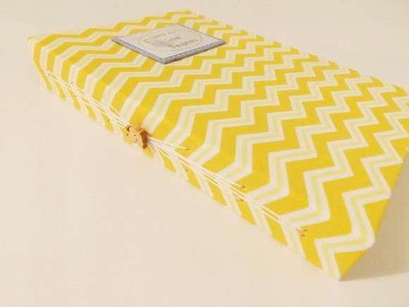 Livro/Diário do bebê amarelo unissex