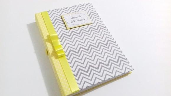 Livro/Diário do bebê amarelo e cinza unissex