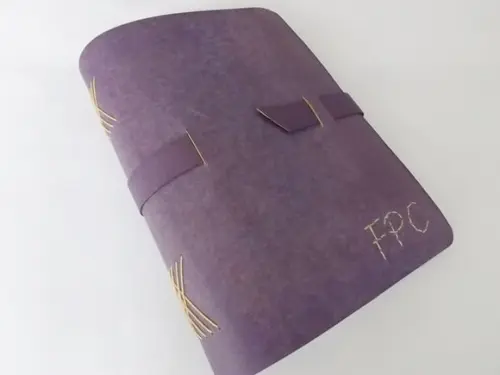 Agenda em recouro roxo personalizada