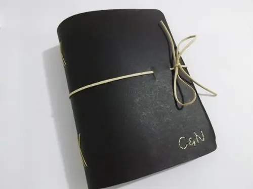 Agenda/caderno em recouro preto e bege