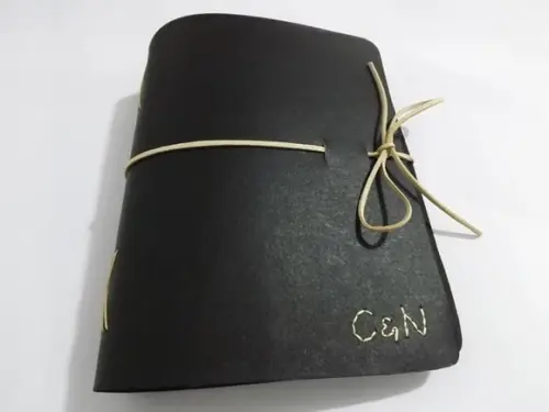 Agenda/caderno em recouro preto e bege