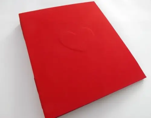 Álbum de fotos 25 x 21 vermelho coração