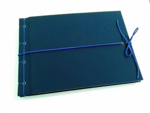 Álbum de fotos com folhas kraft e seda azul 40 pg.