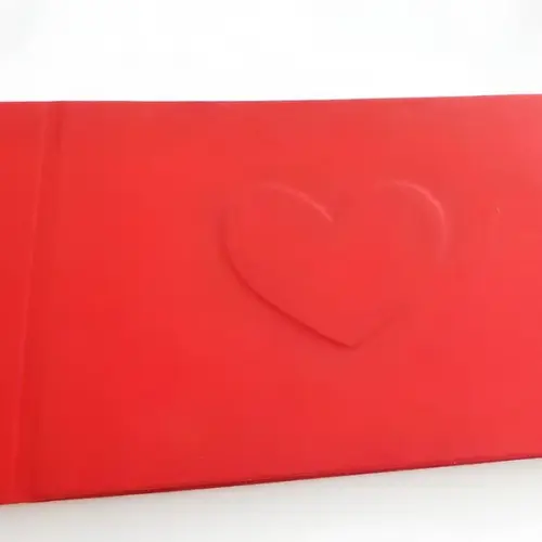 Álbum de Fotos Artesanal Vermelho com Relevo Coração