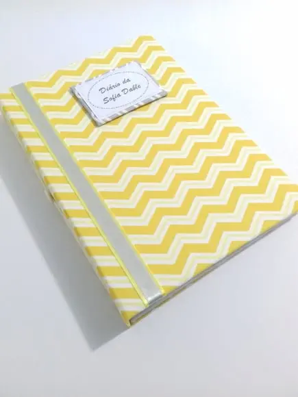 Diário de gravidez amarelo/cinza chevron