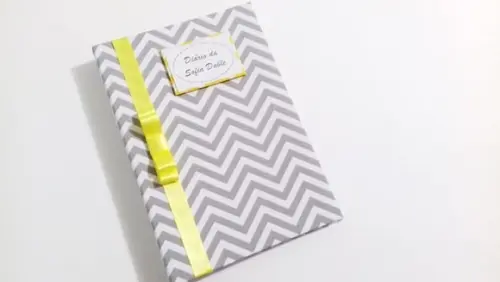 Diário de gravidez amarelo/cinza chevron