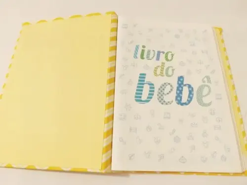 Livro/Diário do bebê amarelo unissex