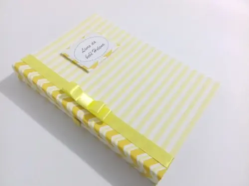 Livro/Diário do bebê em chevron amarelo