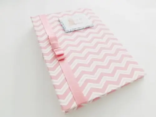 Livro/Diário do bebê rosa chevron menina
