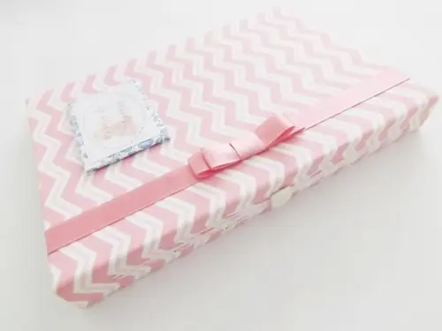 Livro/Diário do bebê rosa chevron menina
