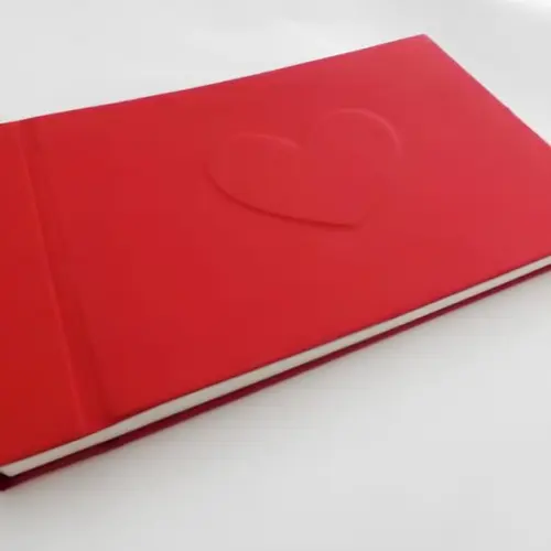 Álbum de Fotos Artesanal Vermelho com Relevo Coração