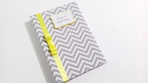 Diário de gravidez amarelo/cinza chevron